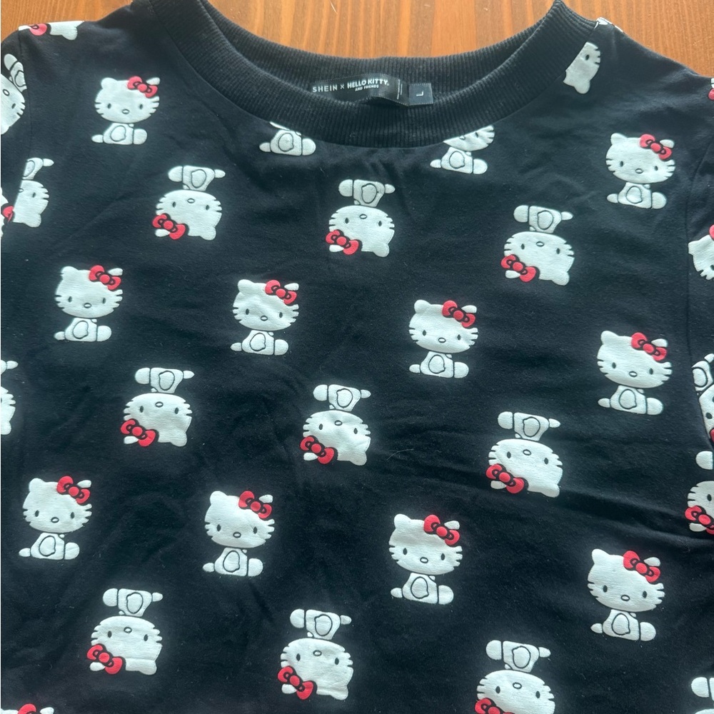 Hello Kitty crop top bundle - Picture 3 of 5